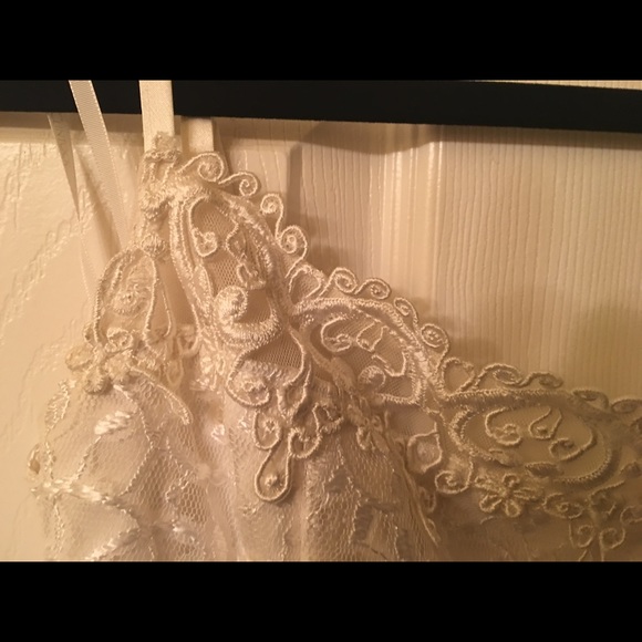 Gown - Picture 5 of 7